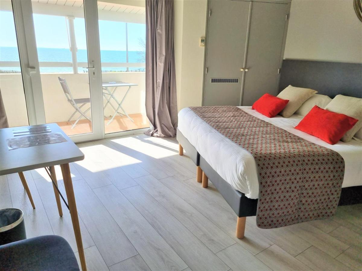 Hotel Restaurant Le Grand Large - Face A La Plage - Ile De Re Rivedoux Plage Bagian luar foto