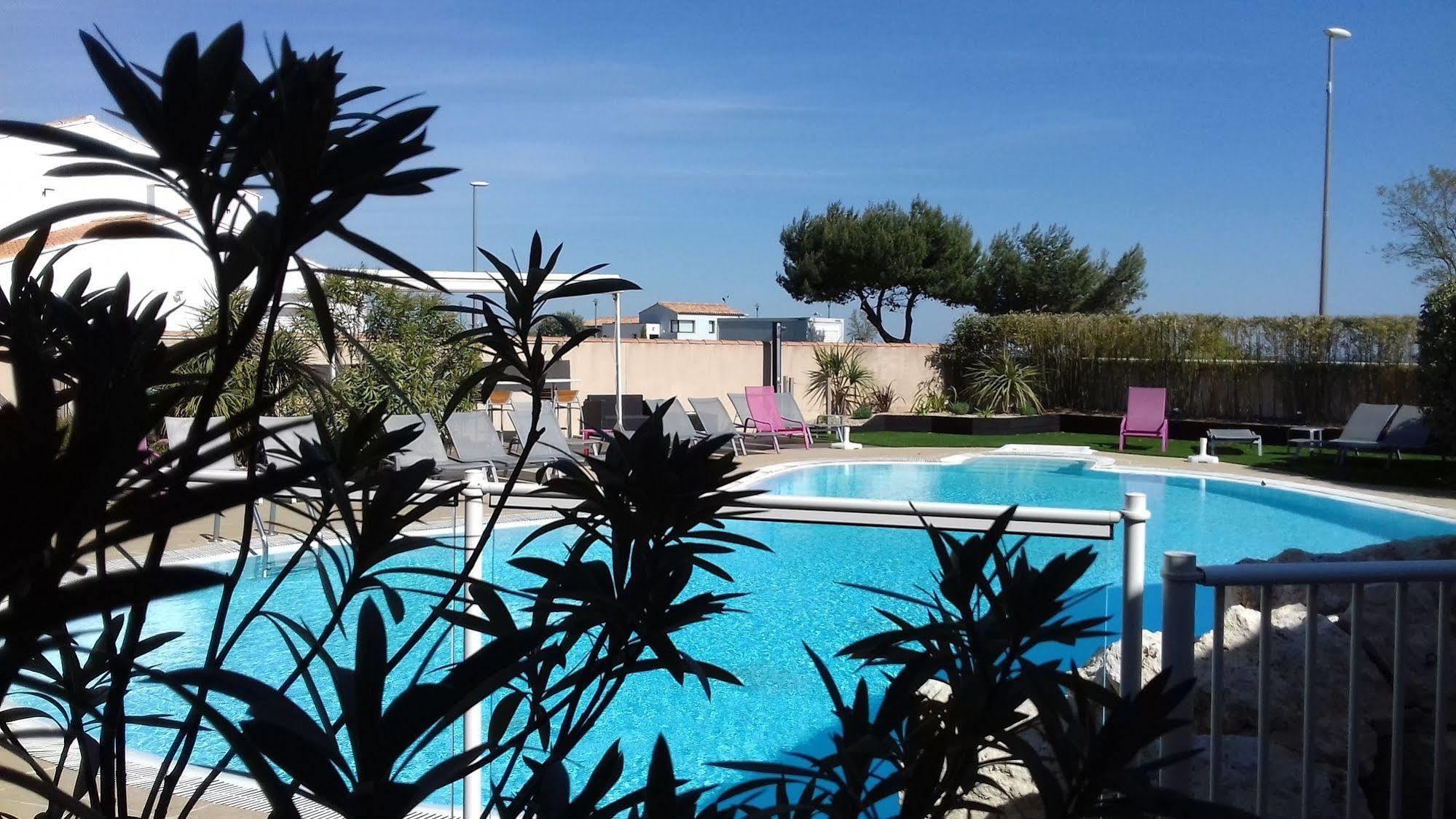 Hotel Restaurant Le Grand Large - Face A La Plage - Ile De Re Rivedoux Plage Bagian luar foto